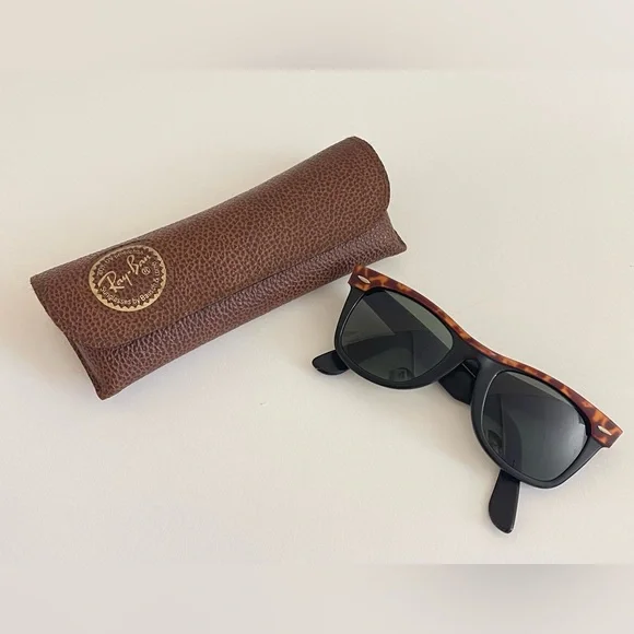 Vintage B&L Ray Ban Wayfarer Street Neat Black Tortoise Trim Sunglasses 1980s VINTAGE B&L RAY BAN W0530 UWAS BLACK/TORTOISE TRIM WAYFARER  main image 2